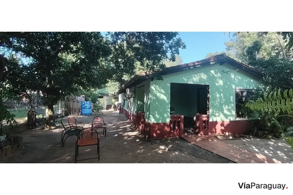 Terreno à venda em Limpio com casa para reformar