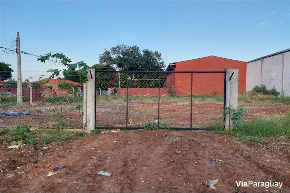 Terrenos à venda em esquina em Luque, Laurelty