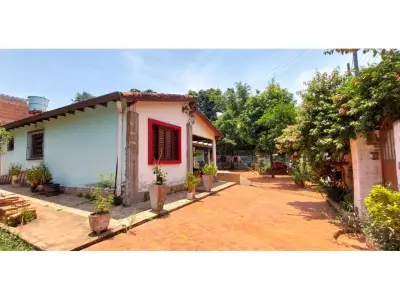 Terreno à venda em Luque com casa para reformar