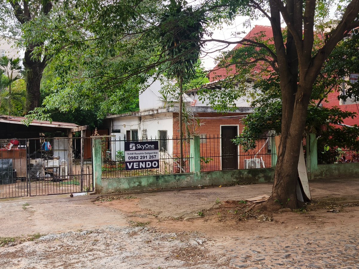 Terreno à venda em Madame Elisa Alicia Lynch, Assunção