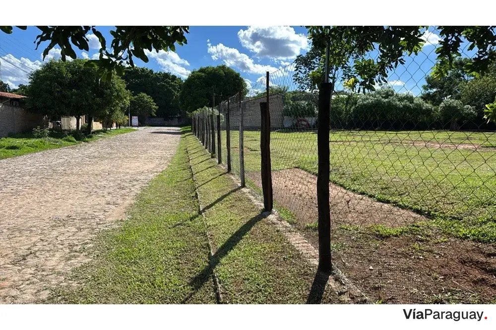 Terreno à venda em Maka'i, Luque, 360 m²