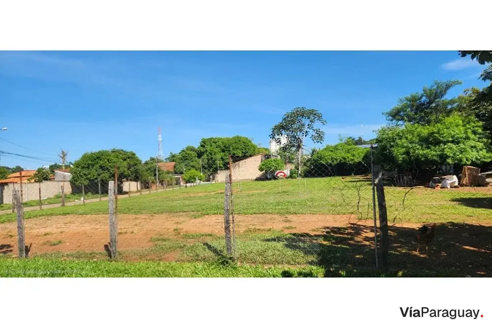 Terreno à venda em Maka'i, Luque, 360 m²