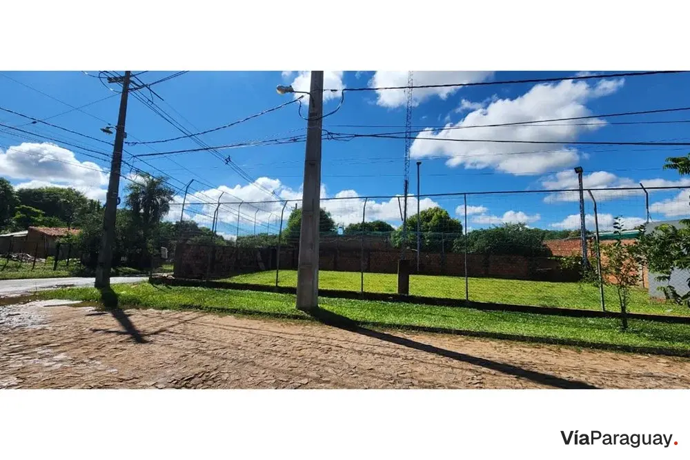 Terreno à venda em Maka'i, Luque, 390 m²