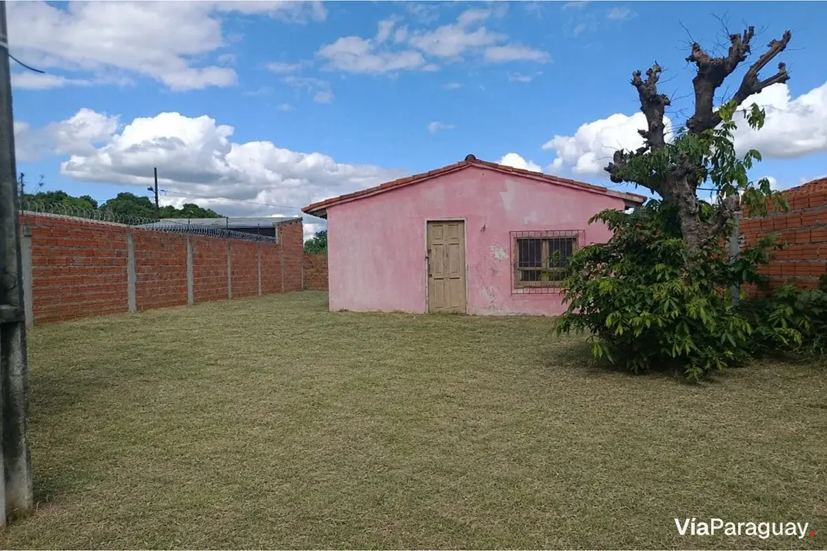 Terreno à venda em Mariano Roque Alonso com casa existente