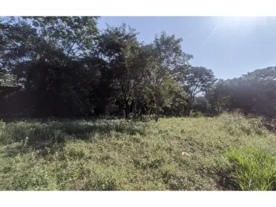 Terreno à venda em Marin Ka'aguy, Luque, 840 m²
