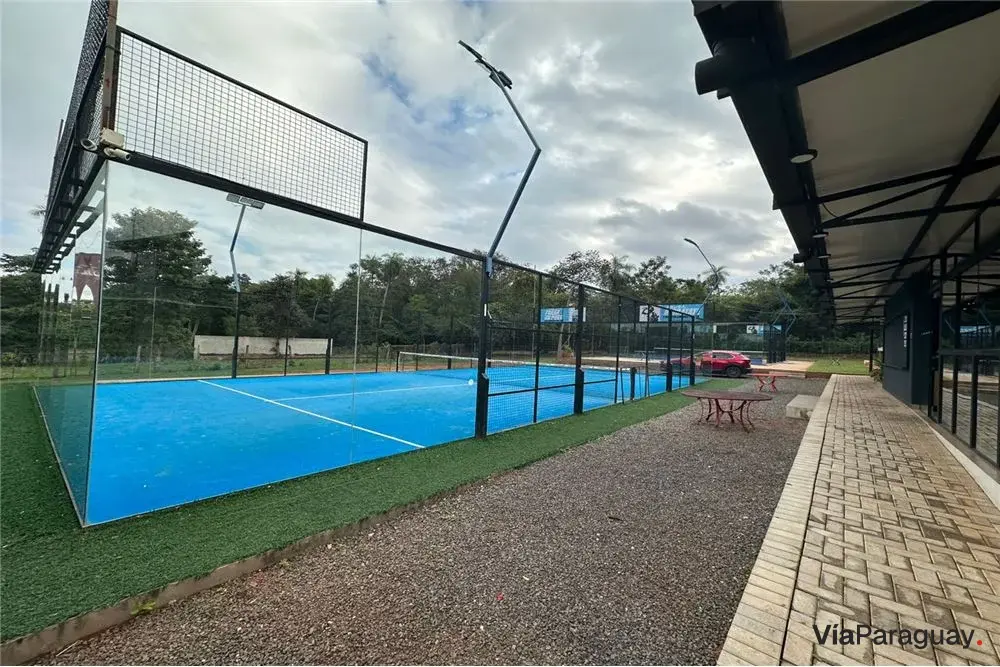Terreno à venda em Paraguarí com quadras de paddle
