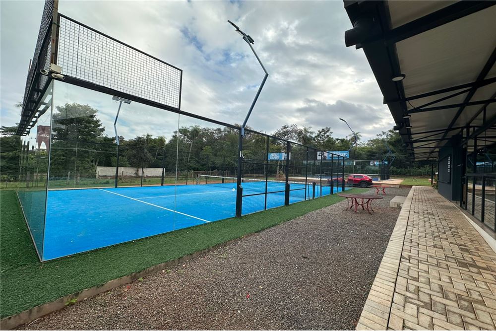 Terreno en venta en Paraguarí con canchas de pádel