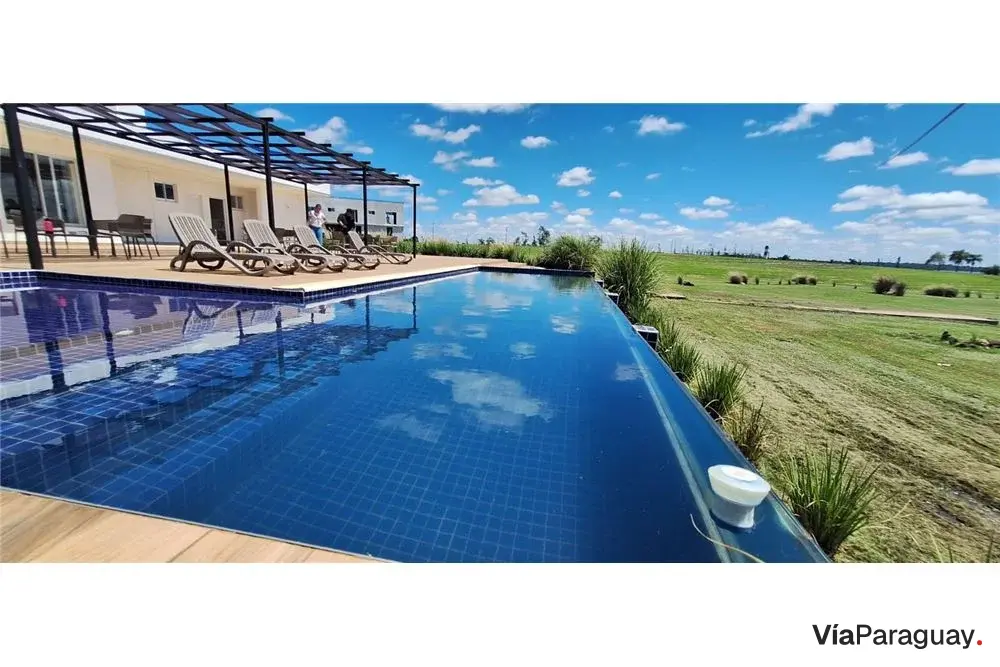 Terreno en venta en Paraqvaria Aero & Marina Country Club