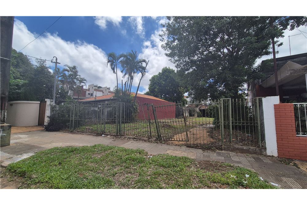 Land for sale in Ycuá Satí, Asunción