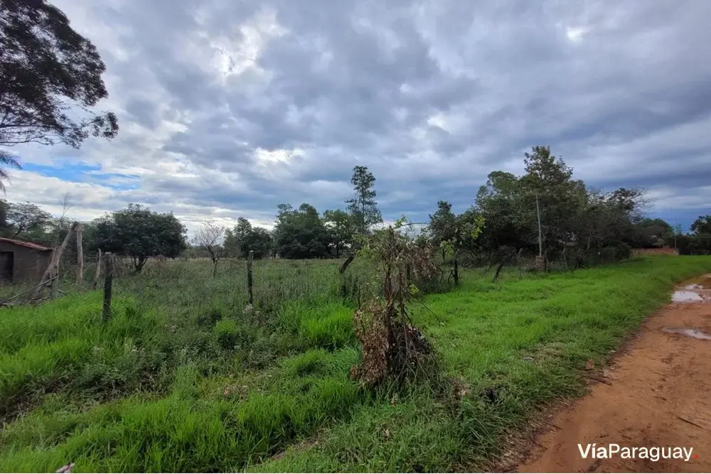 Terreno en venta en Ypacaraí, Central - 1.270 m²