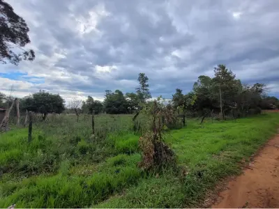 Terreno en venta en Ypacaraí, Central - 1.270 m²
