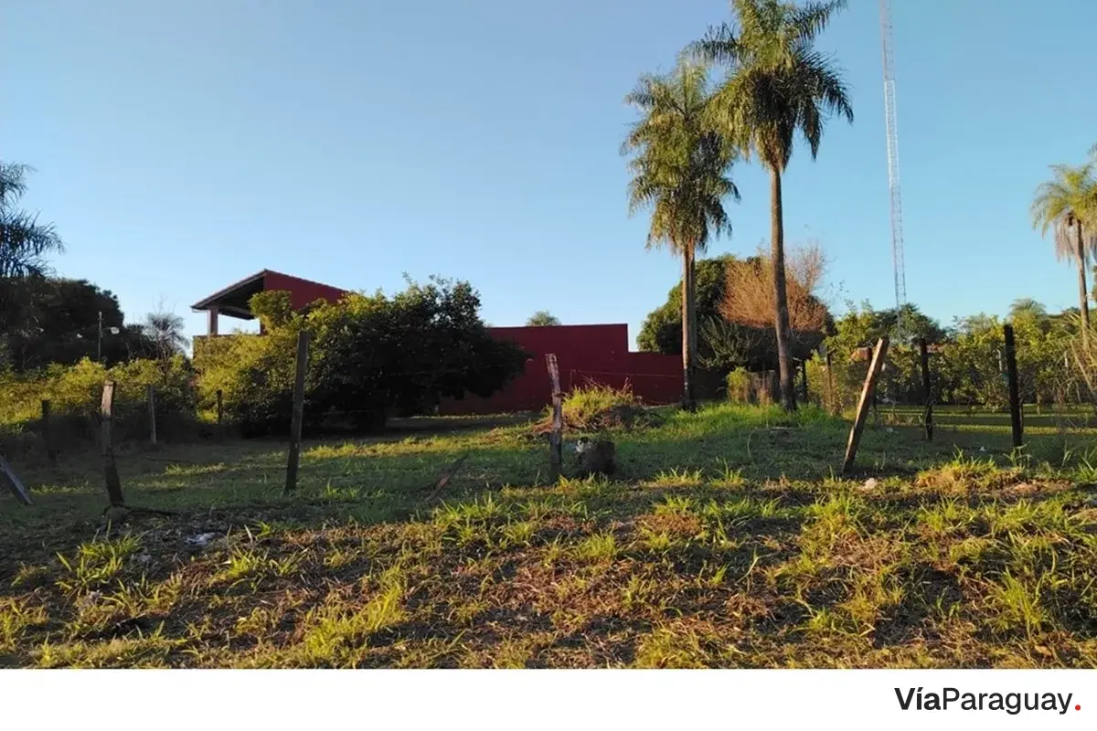 Terreno à venda em Ypané, região de Luisito