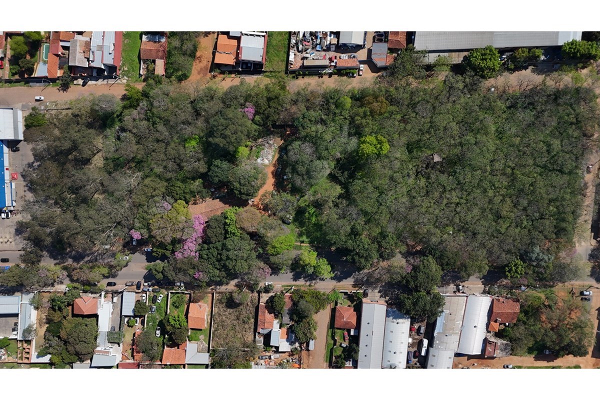 Terreno à venda em avenida em Luque, Central