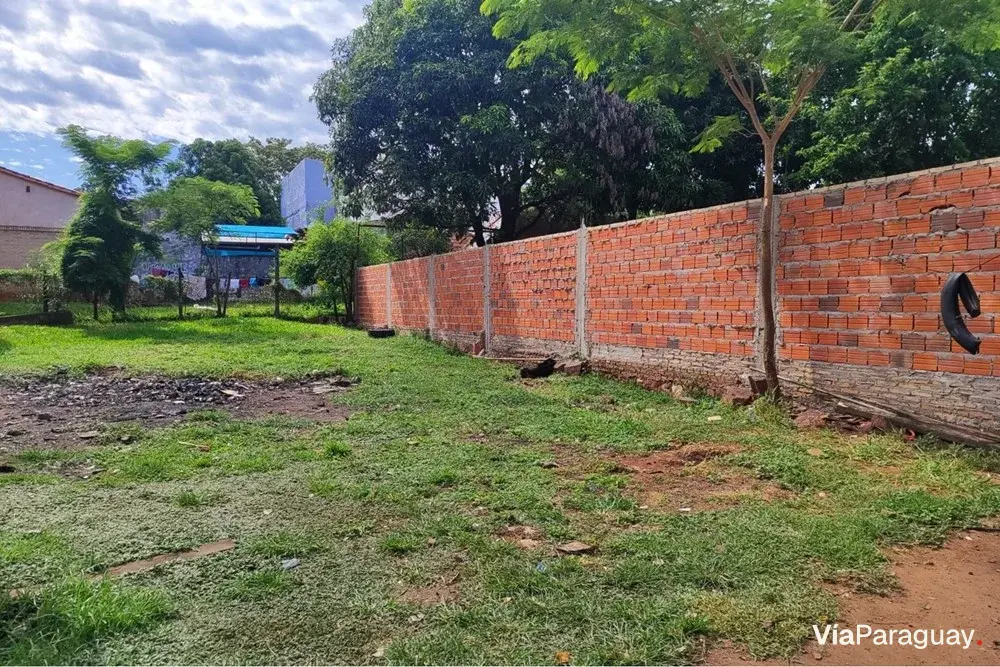 Terreno à venda sobre avenida em San Lorenzo, Central