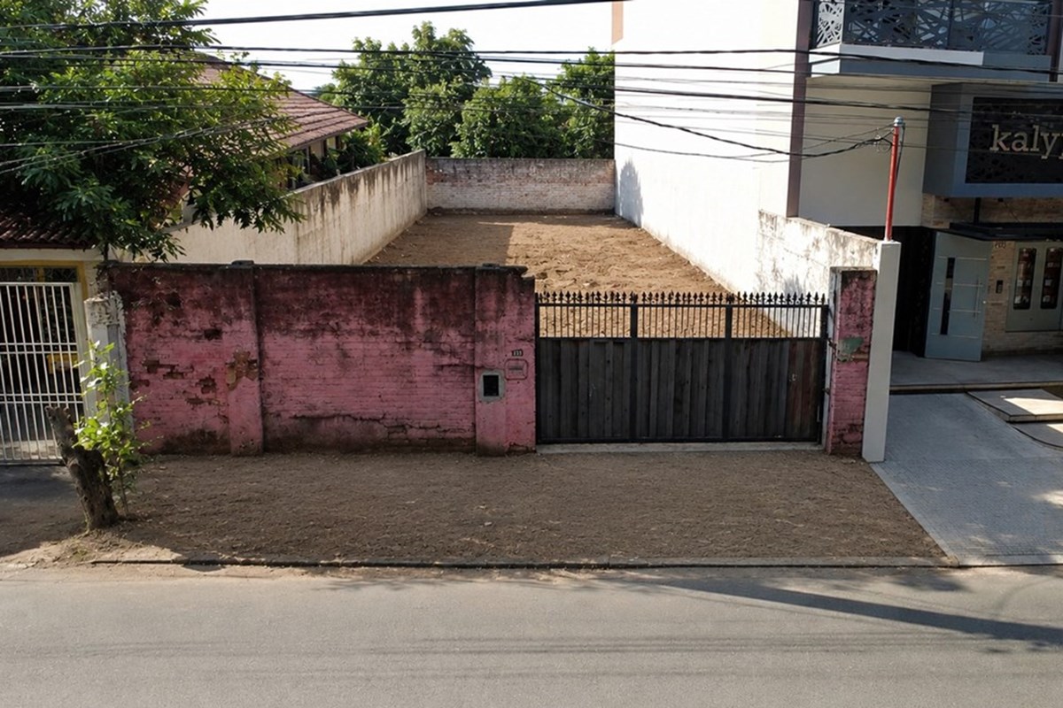 Land for sale on Avenida Venezuela, Recoleta