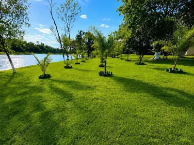 Terreno en venta sobre el lago en Km 12 Acaray, Ciudad del Este