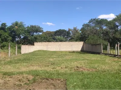 Terreno semi murado à venda em María Auxiliadora