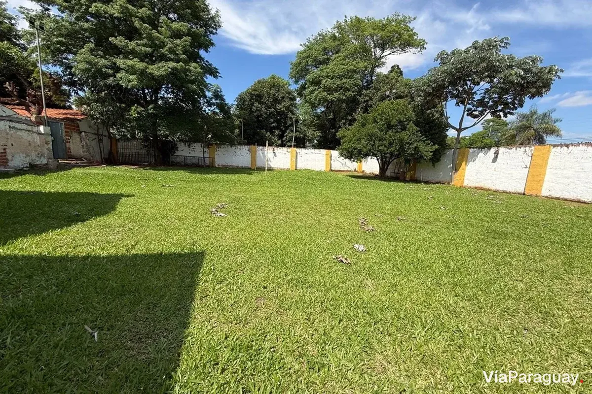Terrenos à venda em Luque, bairro Molino