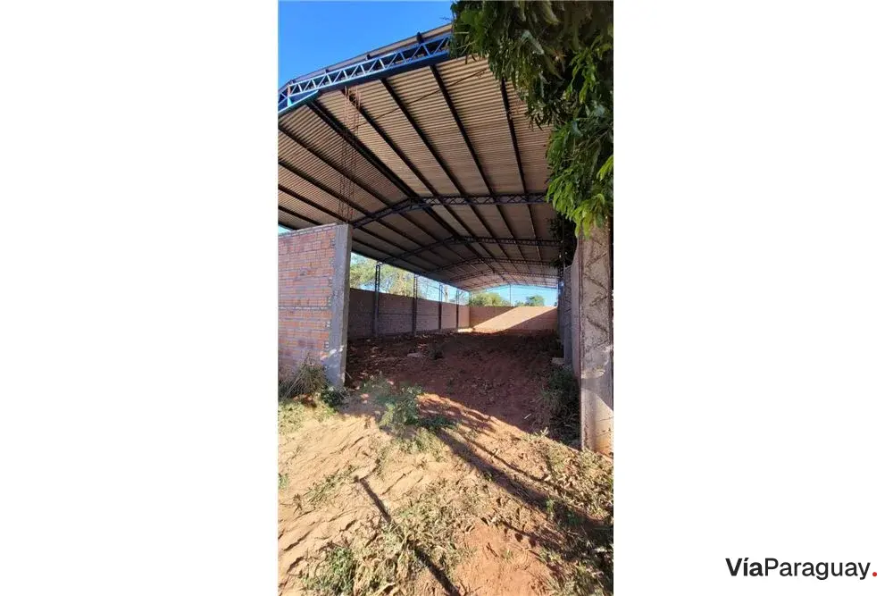 Tinglado comercial en venta en el centro de Yaguarón