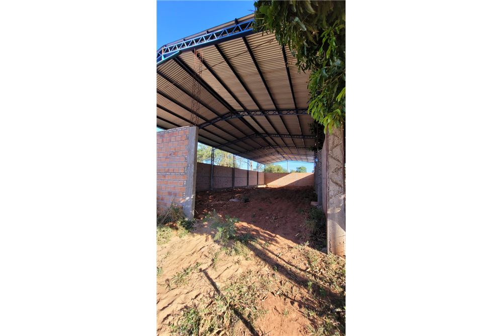 Tinglado comercial en venta en el centro de Yaguarón