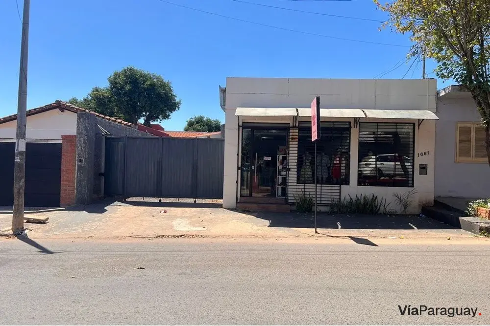 Tinglado con showroom en venta en Fernando de la Mora