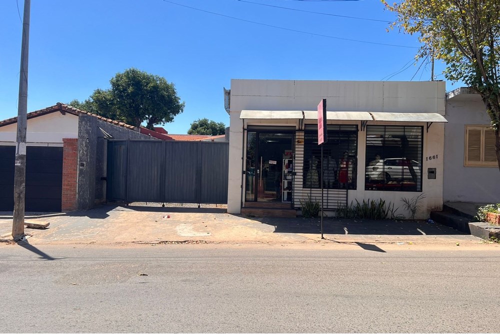 Tinglado con showroom en venta en Fernando de la Mora