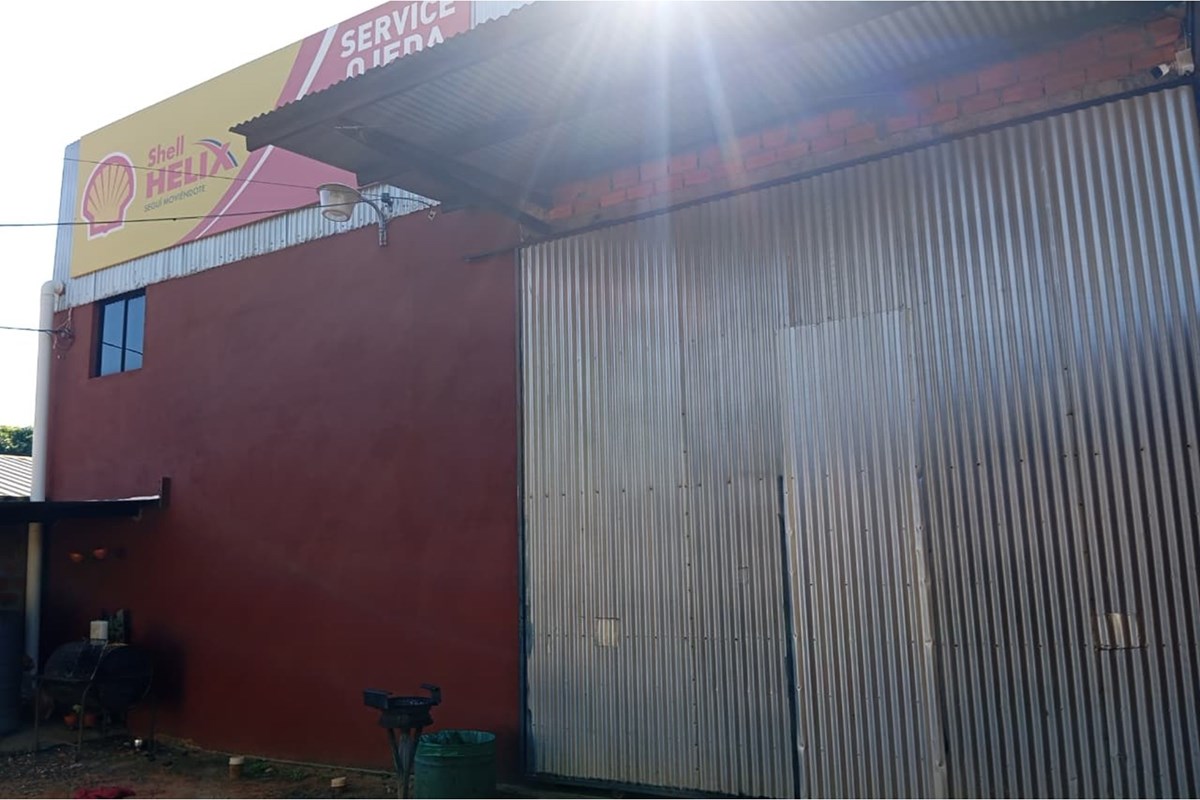 Tinglado en venta con oficina y vivienda en Limpio
