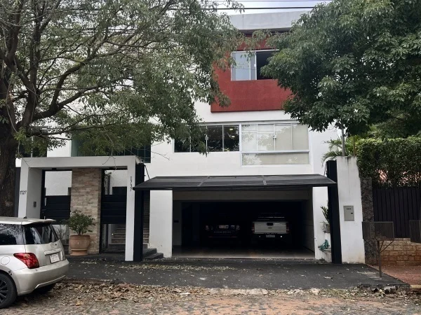 Triplex à venda em Tembetary, Assunção