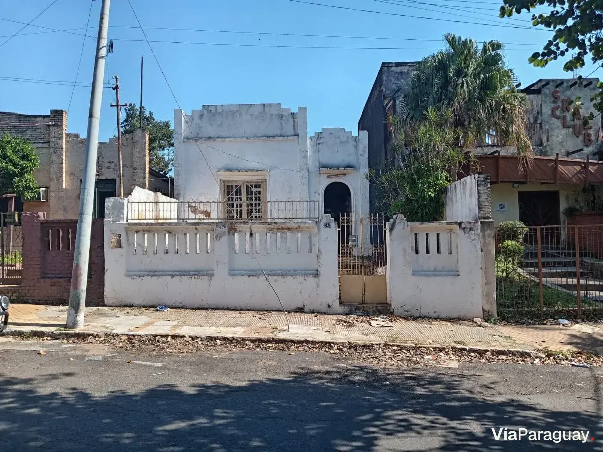 Casa a demoler en venta en Tacumbú, Asunción