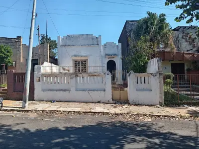 Casa a demoler en venta en Tacumbú, Asunción