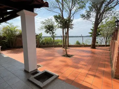 Four-bedroom house with river views in Sajonia, Asunción