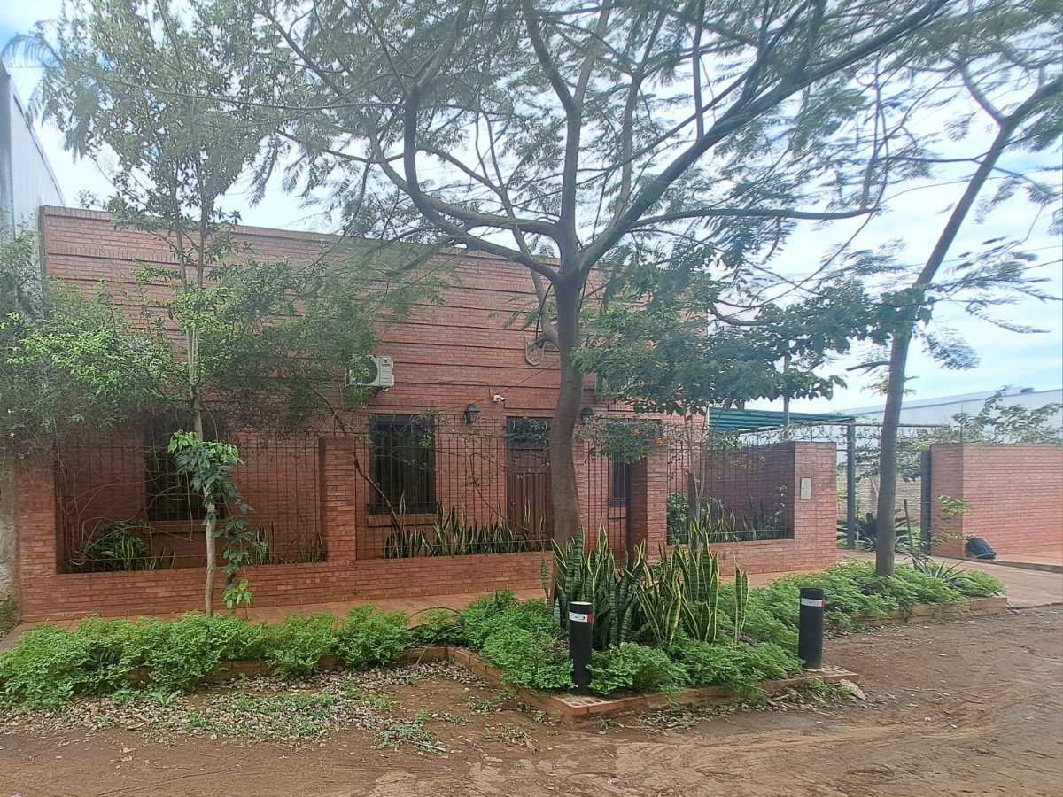 Casa estilo colonial de 3 dormitorios en Mariano Roque Alonso