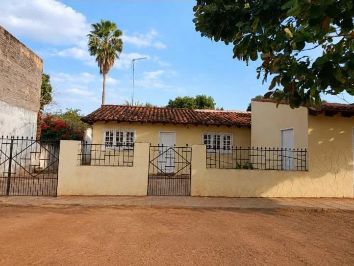Casa com salão comercial no Bairro Anahí, San Lorenzo