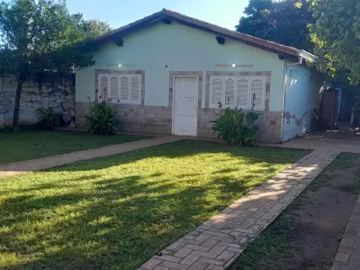 Casa com Amplo Terreno no Bairro San Jorge, Mariano Roque Alonso 1