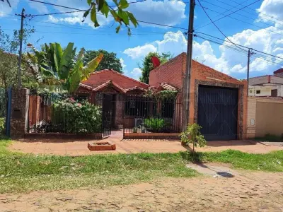 Casa de 3 quartos em Campo Grande, Luque, para reformar