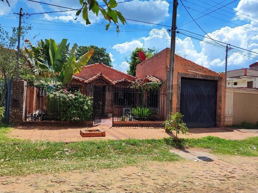 Casa de 3 dormitorios en Campo Grande, Luque, para refaccionar