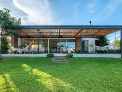 Casa de 4 quartos no Condomínio Surubí'i, Mariano Roque Alonso
