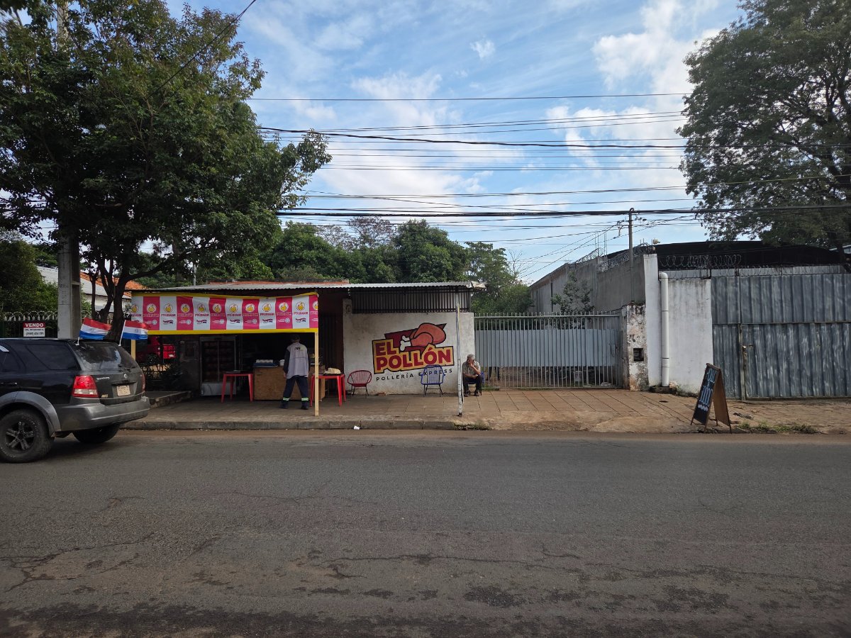 Terreno comercial en Avenida Zavala Cué, Fernando de la Mora