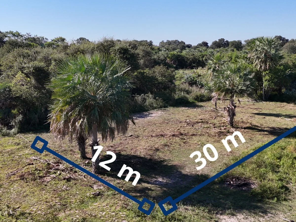 Terreno à Venda no Bairro Costa Azul, Limpio
