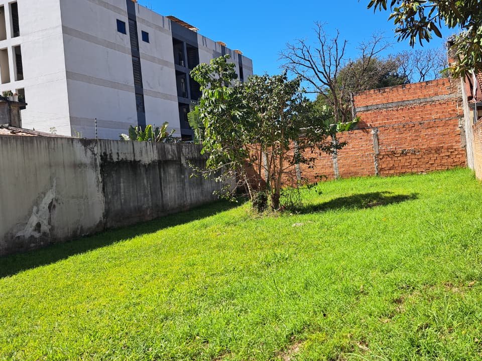 Terreno de 420 m² no bairro San José, Ciudad del Este