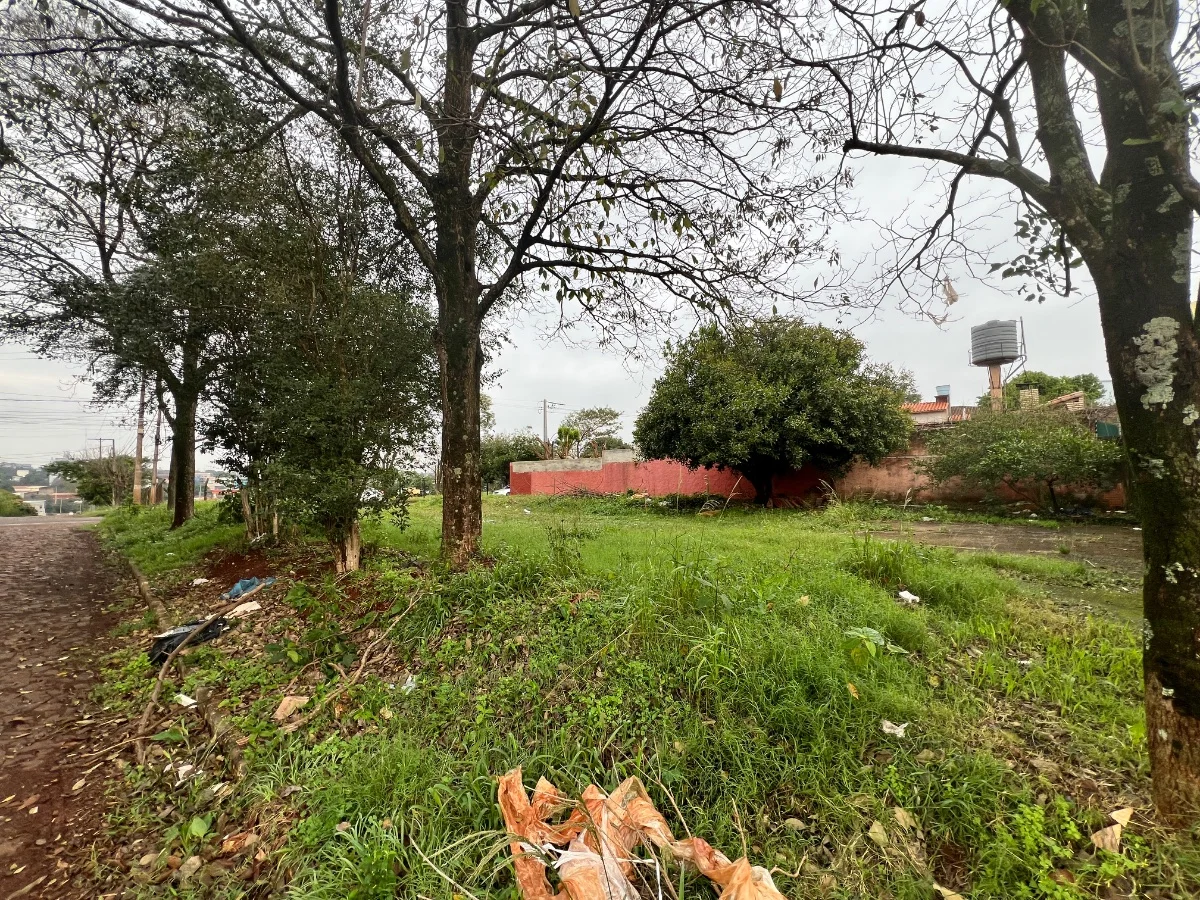 Terreno en esquina en Barrio 5 a 6 Acaray, Ciudad del Este