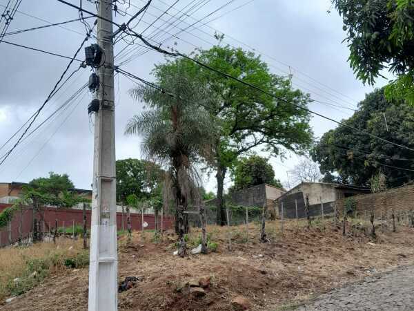 Terreno en esquina, en zona alta, en Lambaré – 360 m²