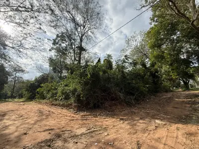 Três terrenos de esquina totalizando 1.080 m² no bairro Ciervo Cua, San Bernardino