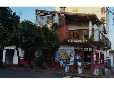 Two-storey house with commercial premises for sale in downtown Encarnación