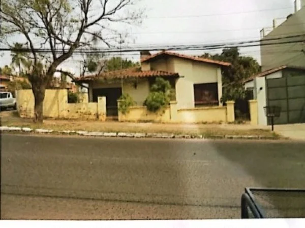 Imóvel antigo à venda em esquina privilegiada, Recoleta, Assunção