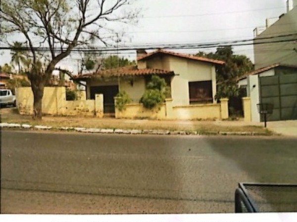 Vivienda antigua en venta en esquina privilegiada, Recoleta, Asunción