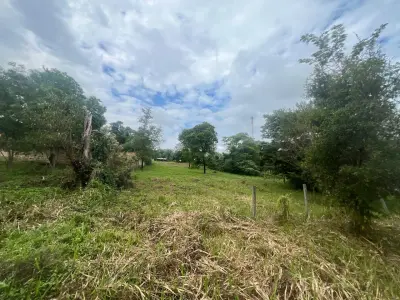 4 terrenos contiguos de 1.440 m² en venta en Costa San Antonio, Coronel Oviedo 5
