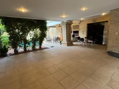 Casa Totalmente Mobiliada para Alugar no Condomínio Amazonia 1, Villa Morra 4