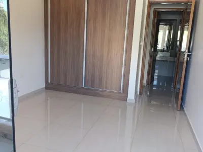 Apartamento com 2 Quartos para Alugar em Los Laureles, Edifício La Alameda 3