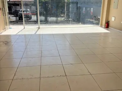 Aluguel de galpão industrial em Mburicao com showroom e escritórios 2